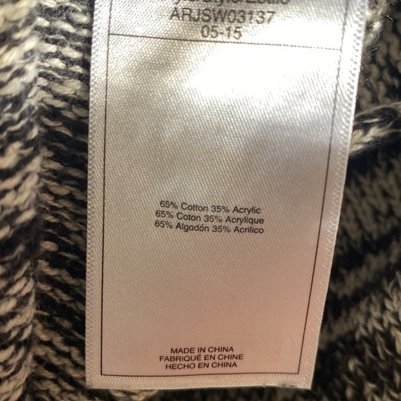 3/$20 Roxy Sweater - Picture 5 of 5